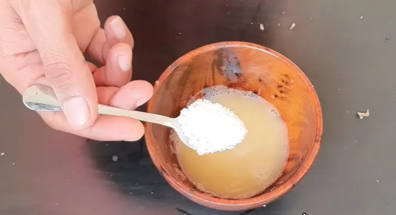 تصویر مرتبط با روشهای موثر برای درمان خشکی و ترک پاشنه پا با سیب زمینی