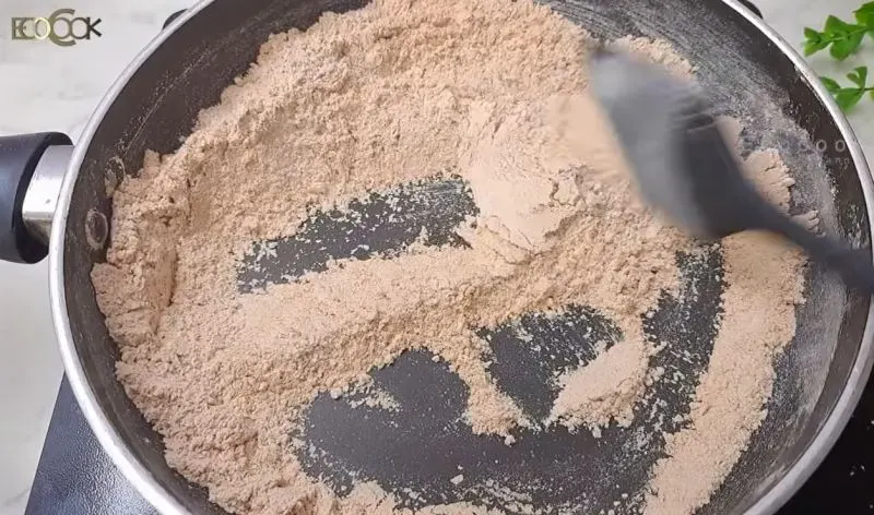 تصویر مرتبط با ۳ مدل شیرینی فوری بدون فر، روغن و آرد برای چای عصرانه سالم