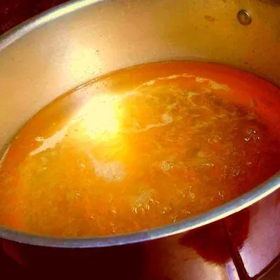 تصویر مرتبط با طرز تهیه حلوای کفگیری تبریزی با بافت نرم و عطر دلانگیز