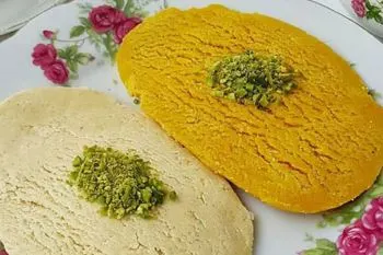 حلوای کفگیری تبریزی قالبی با بافت نرم و عطر زعفران و هل