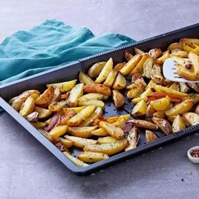 تصویر مرتبط با طرز تهیه سیب زمینی تنوری کم روغن با بافتی ترد و طلایی