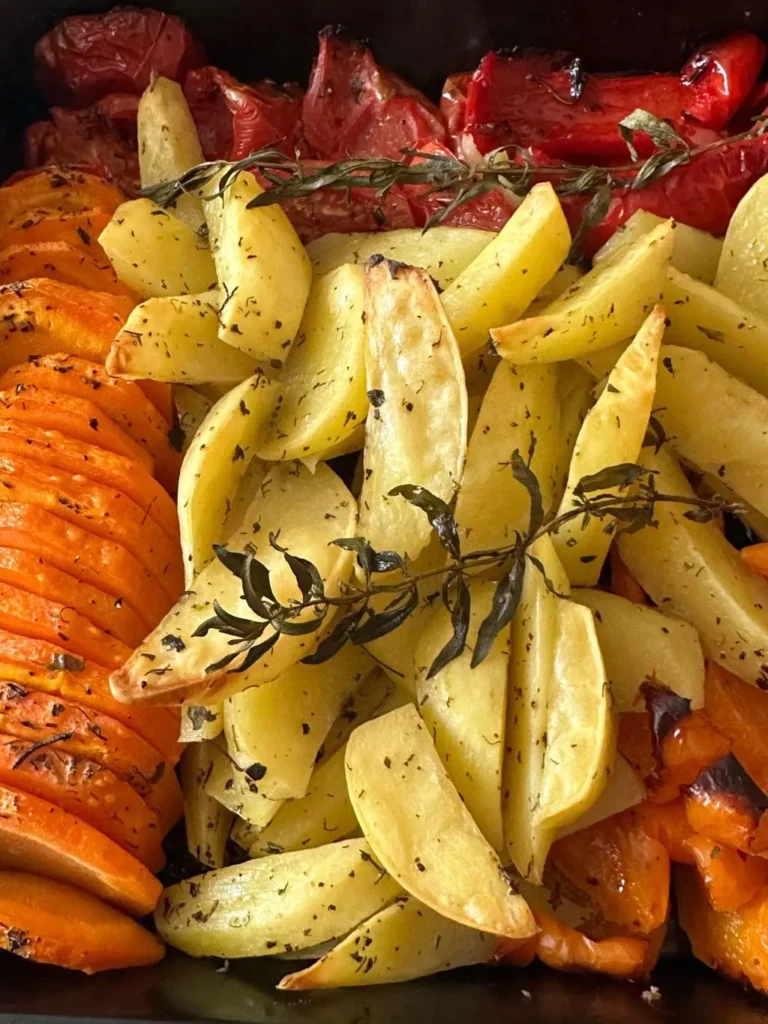 تصویر مرتبط با طرز تهیه سیب زمینی تنوری کم روغن با بافتی ترد و طلایی