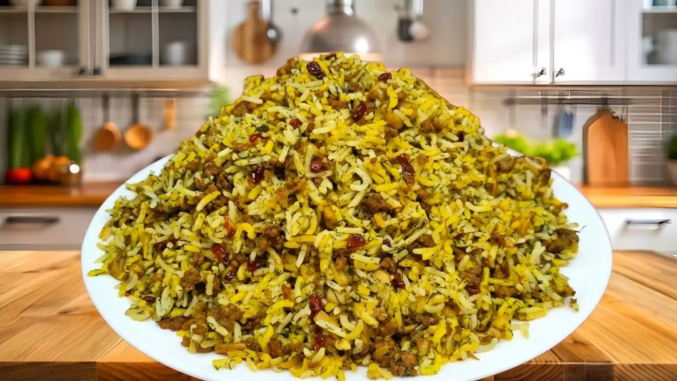 دستور تهیه قارچ پلو مجلسی؛ تصویر قارچ پلو مجلسی با ته‌دیگ سیب‌زمینی