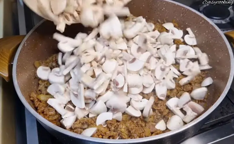 تصویر مرتبط با دستور تهیه قارچ پلو مجلسی با طعمی بینظیر و عطر دلانگیز