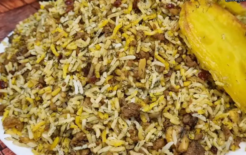 تصویر مرتبط با دستور تهیه قارچ پلو مجلسی با طعمی بینظیر و عطر دلانگیز