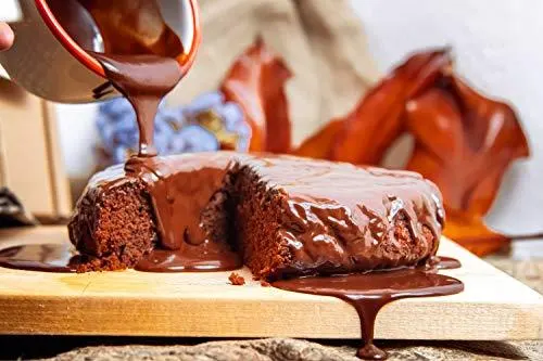 تصویر مرتبط با طرز تهیه کیک خیس شکلاتی با هات چاکلت؛ دسر نرم و خوشطعم شکلاتی