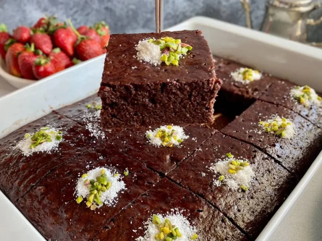 مراحل مختلف تهیه کیک خیس شکلاتی با هات چاکلت