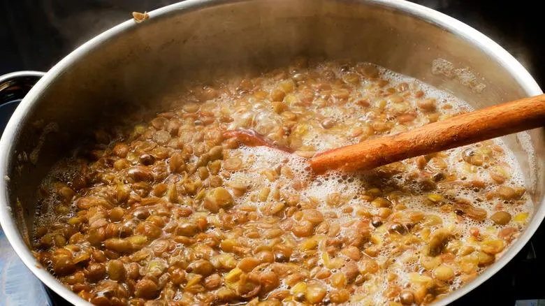 تصویر مرتبط با طرز تهیه عدسی داغ و لعابدار؛ غذای مقوی و ساده برای روزهای سرد