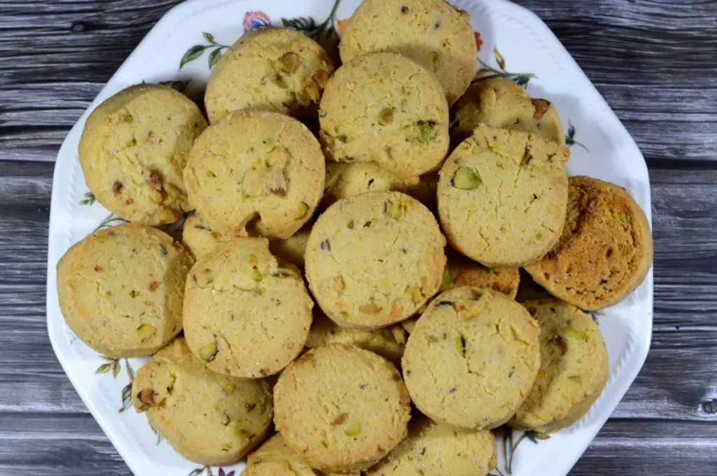 کوکی پسته ای خانگی تازه و خوش عطر