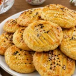 نان چای قزوین شیرینی سنتی معطر کنار چای