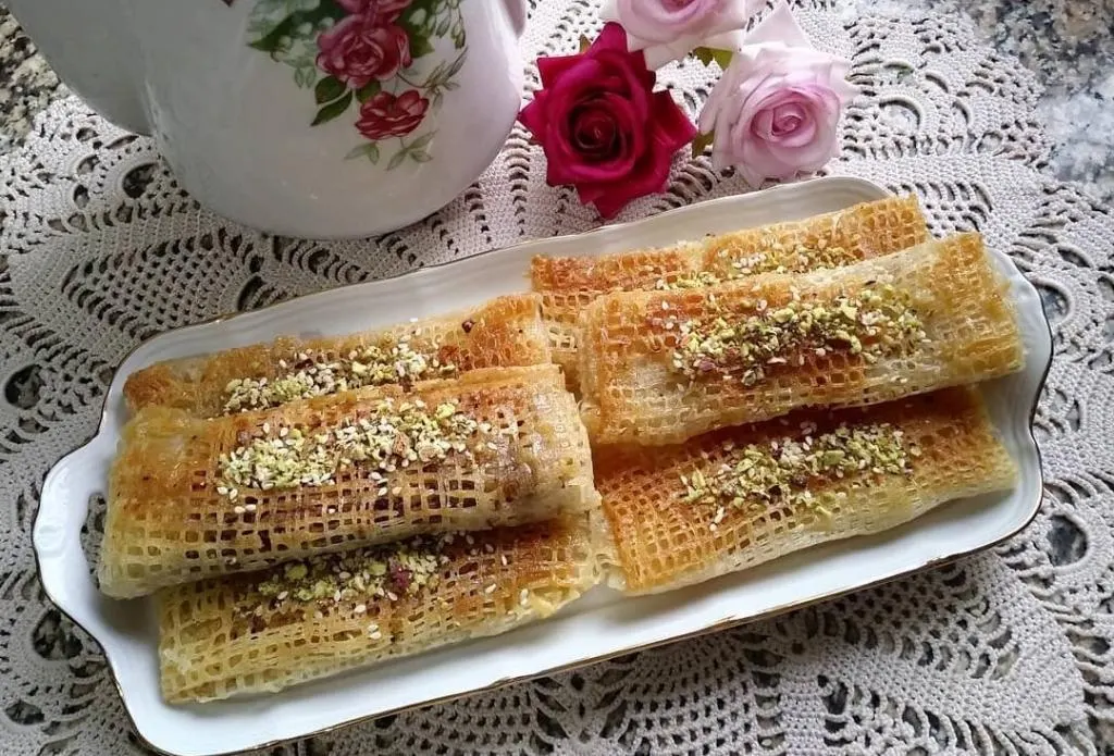 رشته خشکار پیچیده و آماده سرخ شدن