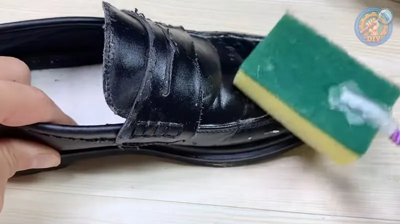تصویر مرتبط با روش خانگی وازلین برای تمیز کردن و براق کردن کفش چرمی
