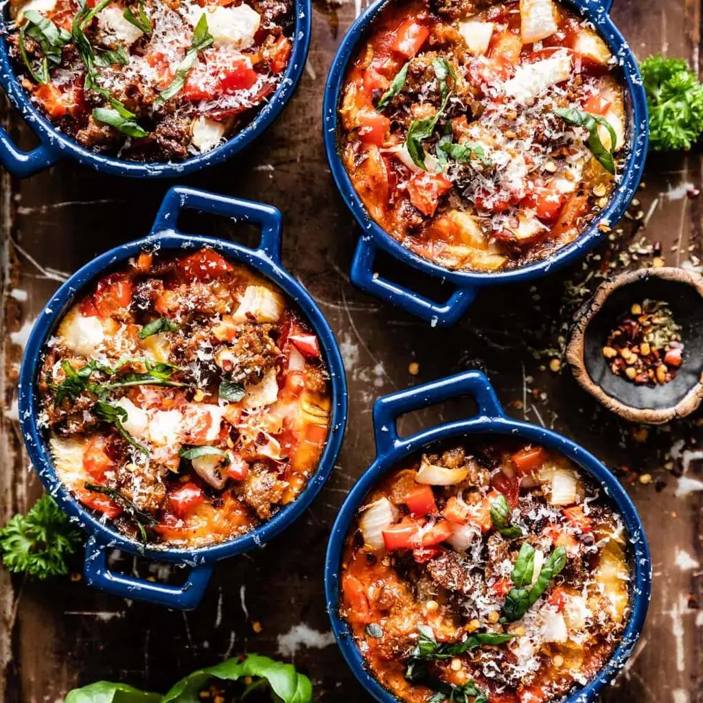 تصویر مرتبط با طرز تهیه پیتزا کاسهای؛ پیتزای خانگی خوشمزه و آسان