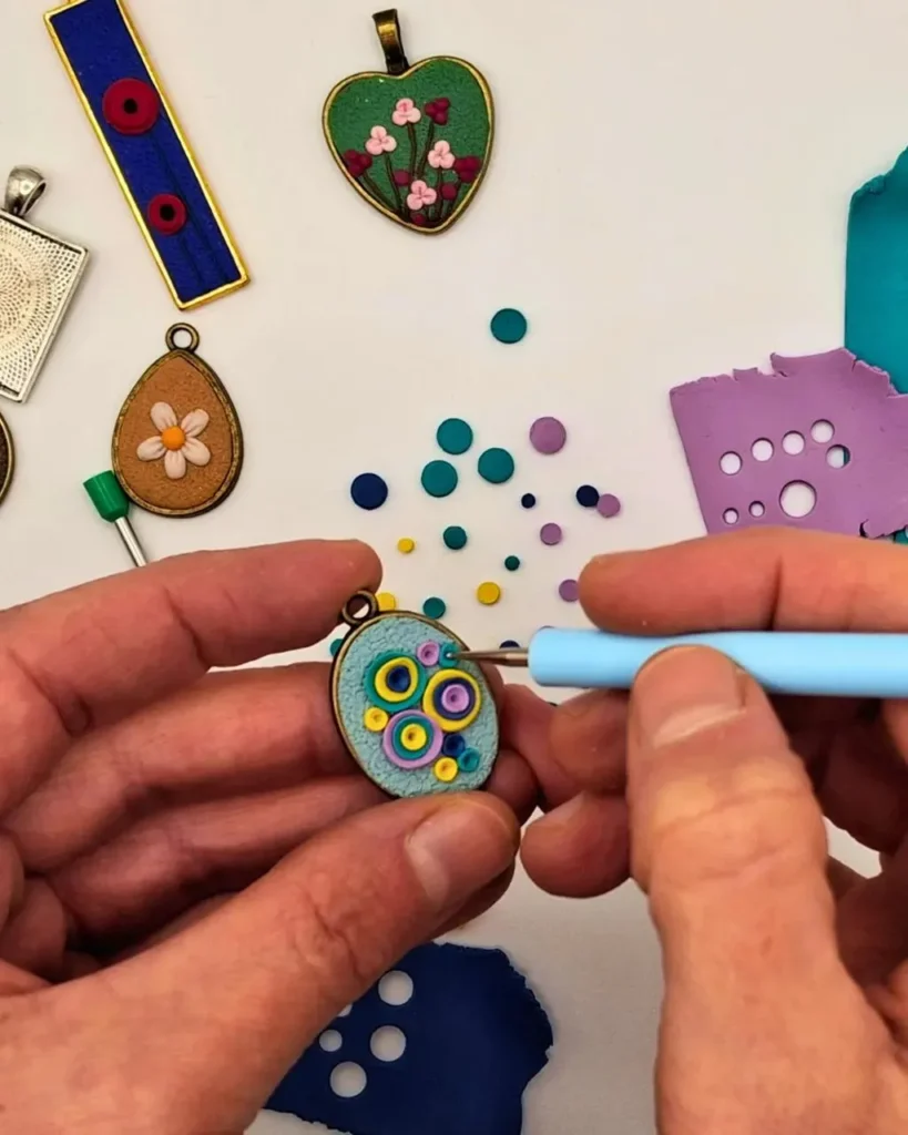 تصویر مرتبط با راهنمای کامل ساخت زیورآلات دستساز با خمیر پلیمری