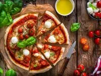 پیتزا مارگاریتا گوجه‌ای برای ۴ پیتزای متوسط