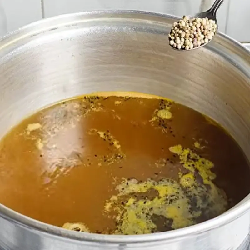 افزودن هویج و بادمجان به مایع ترشی
