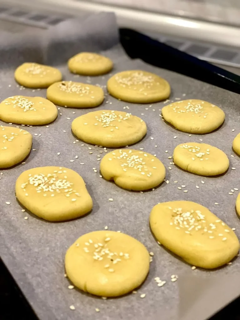تصویر مرتبط با طرز تهیه کلوچه و نان شیرینی خانگی نرم و خوشعطر با دستور ساده