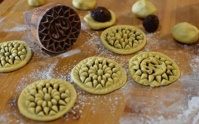 تصویر مرتبط با طرز تهیه کلوچه و نان شیرینی خانگی نرم و خوشعطر با دستور ساده