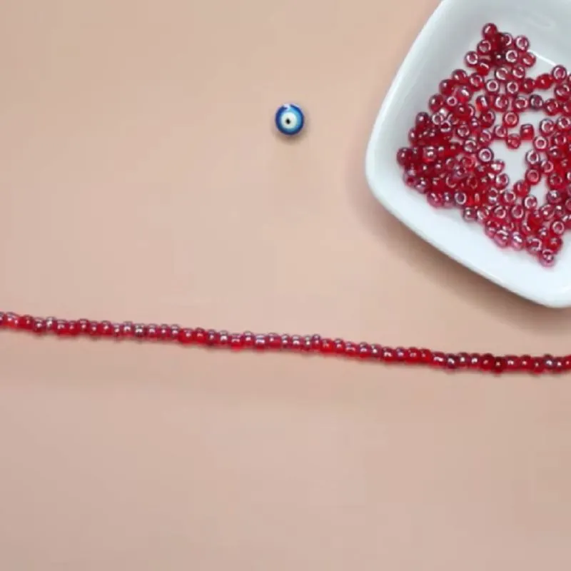 رشته کش تا شده و قرار دادن مهره جداکننده در مرکز