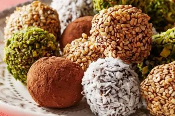 ترافل خرما با بیسکویت و گردو، شیرینی خوشمزه و بدون فر