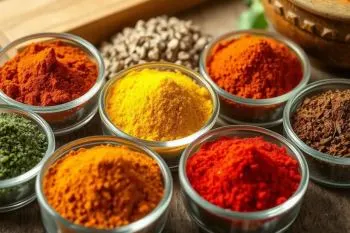شیشه ادویه کباب تابه ای خانگی با ترکیب ادویههای مختلف