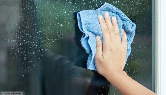 تصویر مرتبط با ۸ روش ساده برای تمیزکردن شیشه بدون لکه و رد