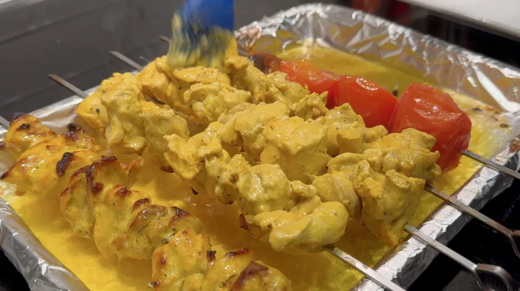 تصویر مرتبط با طرز تهیه جوجه کباب نرم و آبدار در فر با دو روش ساده