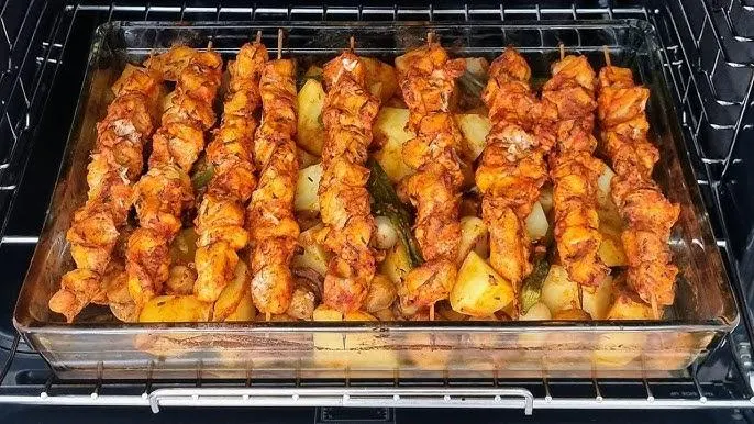 تصویر مرتبط با طرز تهیه جوجه کباب نرم و آبدار در فر با دو روش ساده