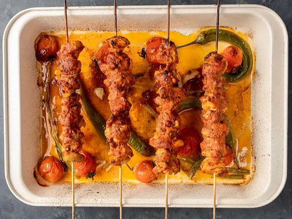 تصویر مرتبط با طرز تهیه جوجه کباب نرم و آبدار در فر با دو روش ساده