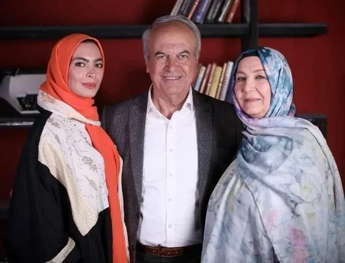 ایمان صفا به همراه خانواده‌اش