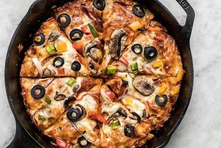 تصویر مرتبط با طرز تهیه پیتزای تابه ای با خمیر بدون ورز در ۱۰ دقیقه