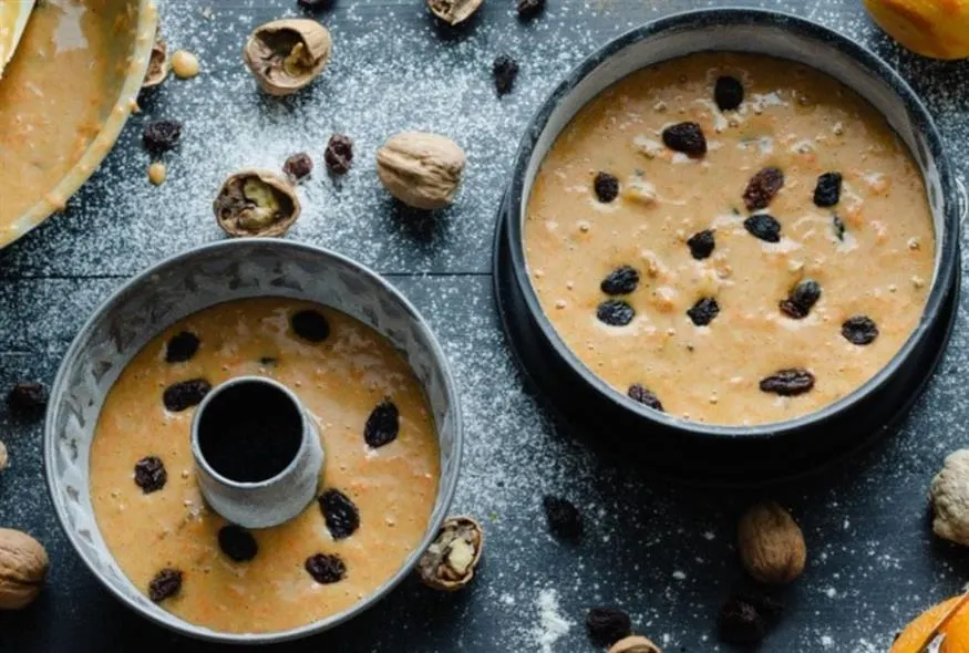 تصویر مرتبط با طرز تهیه کیک کشمش و گردو نرم و پفدار به سبک بازاری