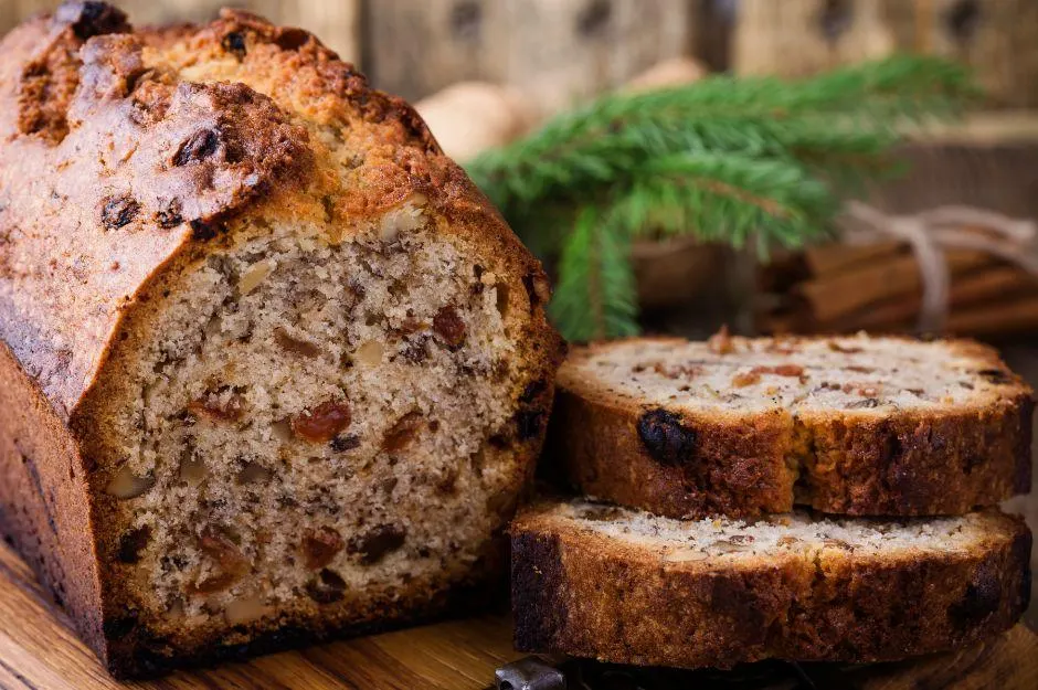 تصویر مرتبط با طرز تهیه کیک کشمش و گردو نرم و پفدار به سبک بازاری