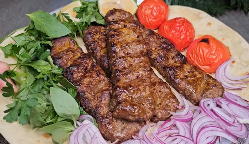 کباب کوبیده چرب و آبدار بدون زغال و منقل