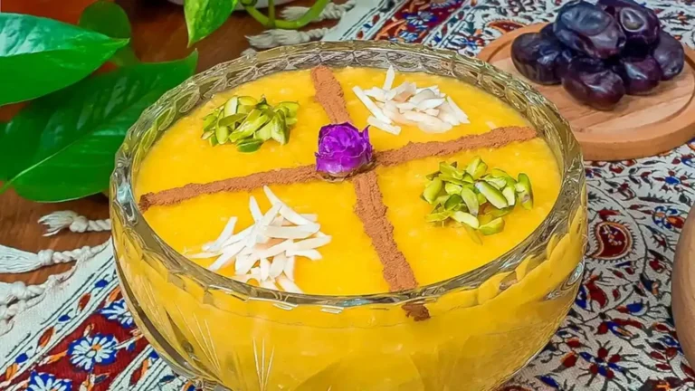 شله زرد مجلسی با رنگ طلایی و عطر زعفران در ظرف پذیرایی