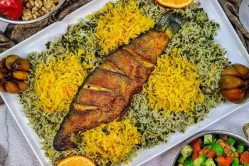 مواد اولیه سبزی پلو با ماهی قزل آلا شامل برنج، سبزی تازه و ماهی