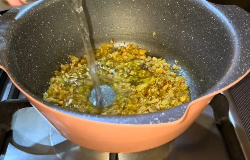 تصویر مرتبط با دستور پخت کالویج سنتی کردی؛ آش اصیل و خوشطعم با لپه و کشک