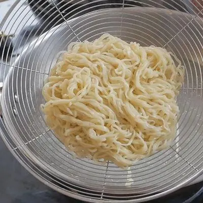 تصویر مرتبط با طرز تهیه آش آبکشی قوچان؛ آش محلی بدون حبوبات با طعم ترش و دلپذیر
