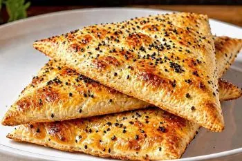 تصویر نان پیتا رژیمی بدون آرد سفید در تابه