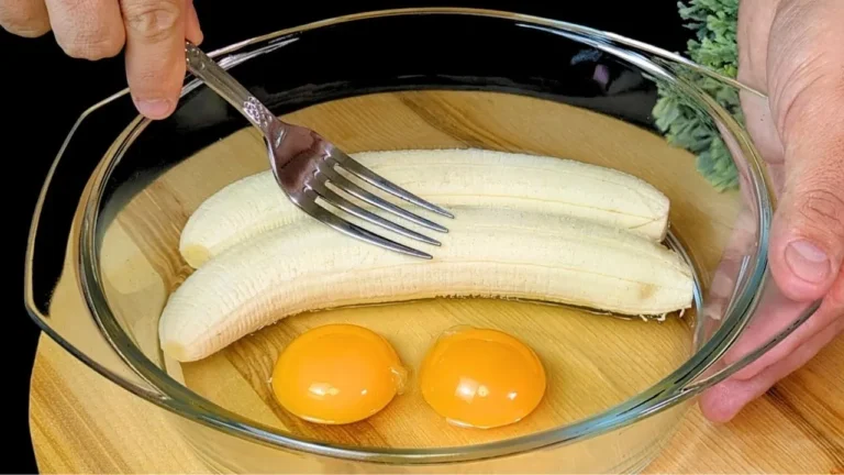 طرز تهیه کیک موزی خوش‌طعم؛ کیک موزی تابه ای با لایه کاراملی و موزهای