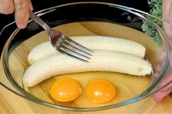 طرز تهیه کیک موزی خوش‌طعم؛ کیک موزی تابه ای با لایه کاراملی و موزهای