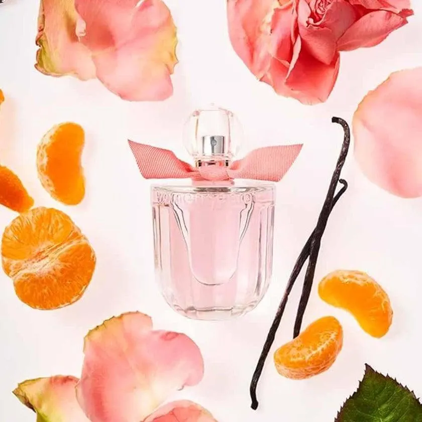 بطری ادکلن Marc Jacobs Daisy Eau So Fresh با طراحی گل‌دار