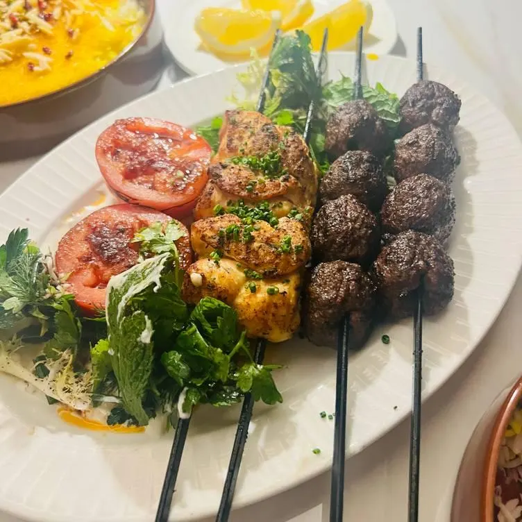 تصویر مرتبط با طرز تهیه کباب تسبیحی مهرهای؛ کباب دو رنگ و مجلسی با طعمی بینظیر