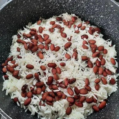 تصویر مرتبط با طرز تهیه پلو با لوبیا قرمز؛ غذای سنتی خوشطعم و معطر ایرانی