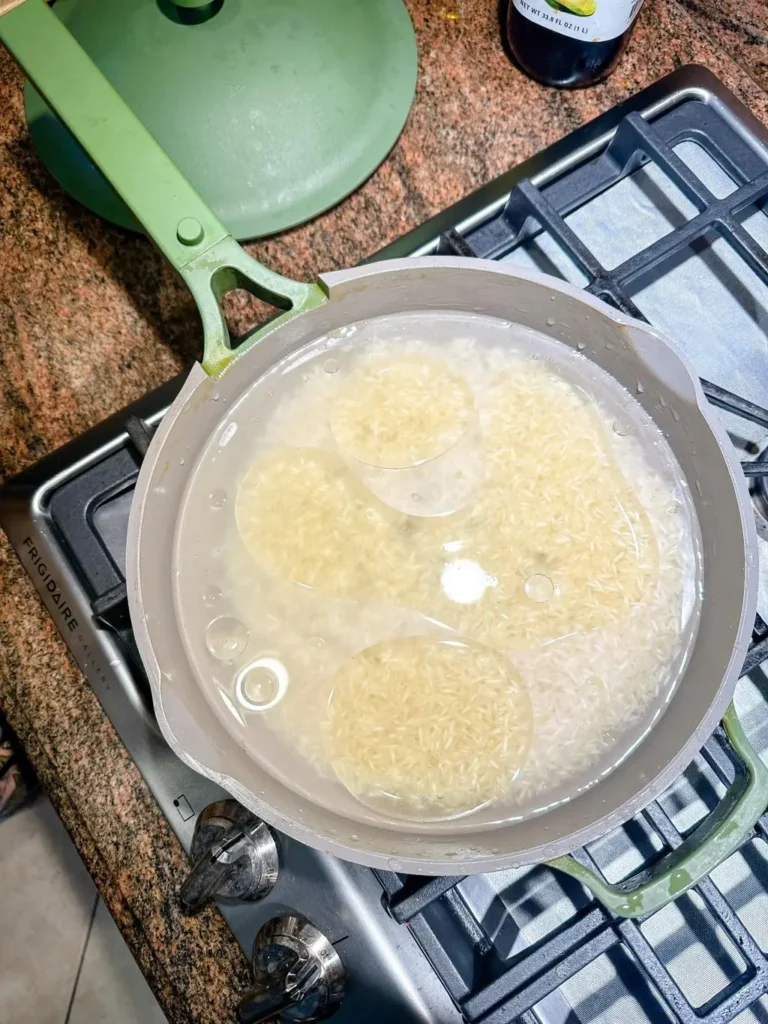 تصویر مرتبط با طرز تهیه پلو با لوبیا قرمز؛ غذای سنتی خوشطعم و معطر ایرانی