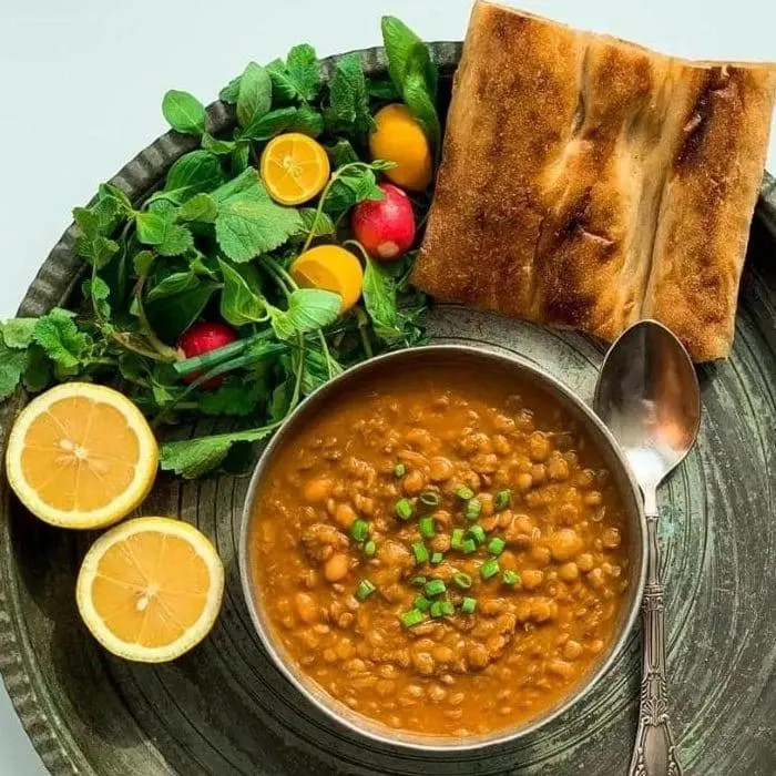 خوراک لوبیا چیتی با رب گوجه فرنگی