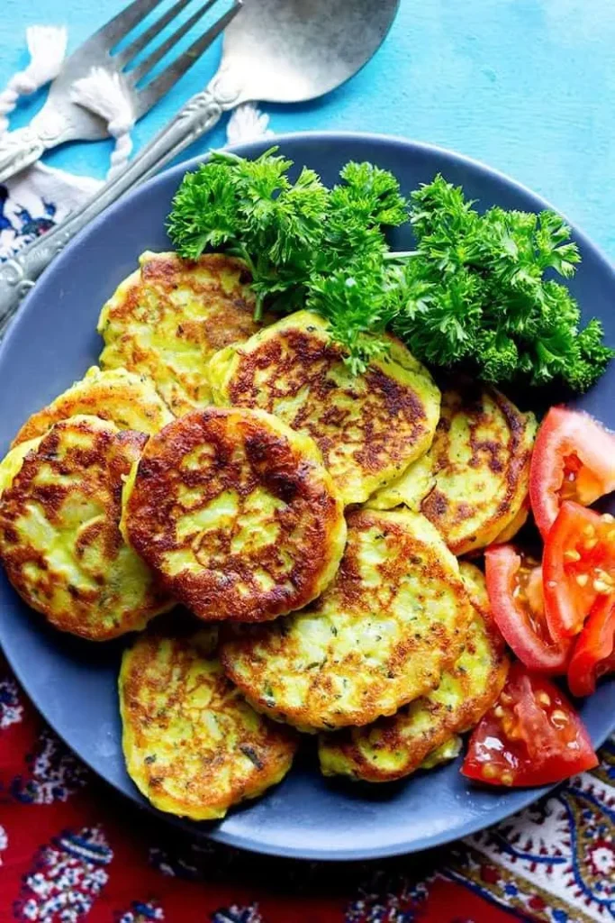 کتلت خانگی با نان و سبزیجات