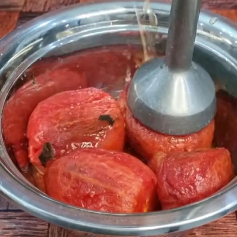 تصویر مرتبط با طرز تهیه دختر لوس گیلان؛ غذای گیاهی خوشعطر با بادمجان کبابی و گردو