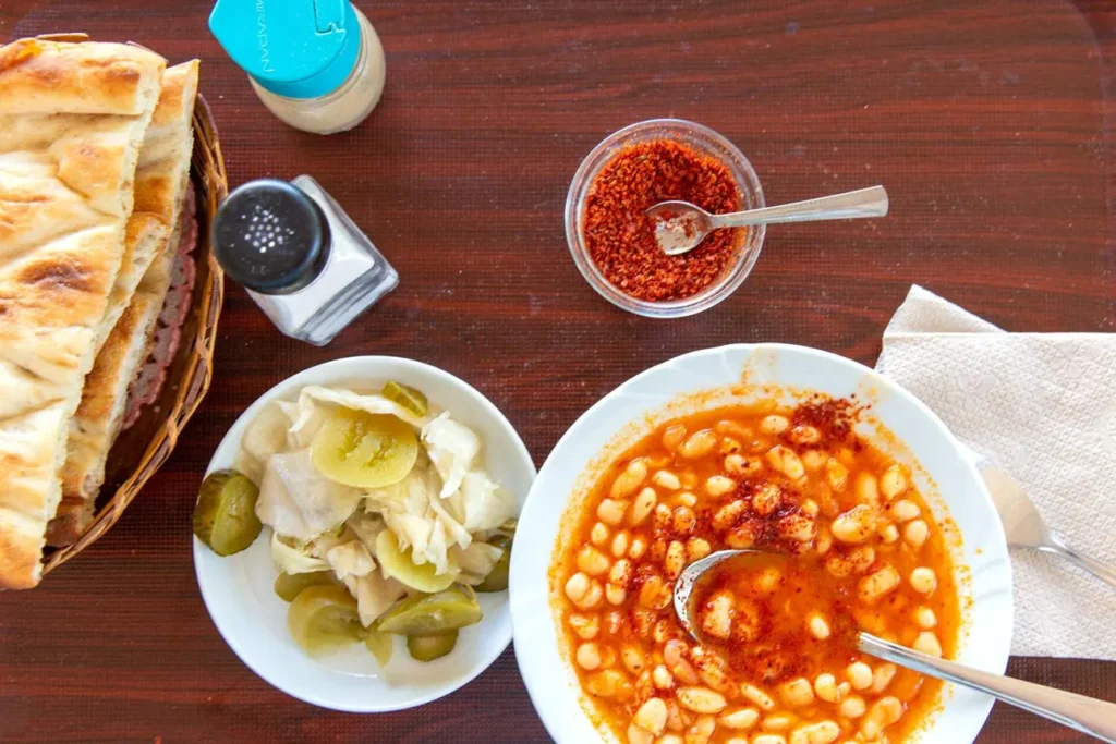 تصویر مرتبط با ترفندهای طلایی برای تهیه خوراک لوبیا لعاب‌دار و خوشمزه با طعمی رستورانی