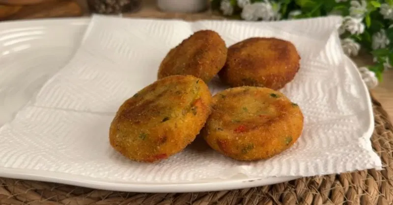 تصویر مرتبط با طرز تهیه کوکوی اقتصادی با سیب زمینی و تخم مرغ به روش ساده و خوشمزه